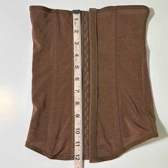 SKIMS M power mesh waist trainer - Picture 9 of 10